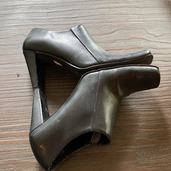 Mootsies Tootsies collection black square toed booties in size 7. - Picture 7 of 9